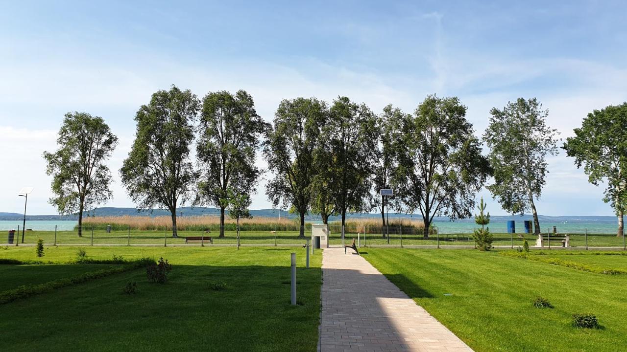 Lelle Resort B20 Balatonlelle Exterior photo